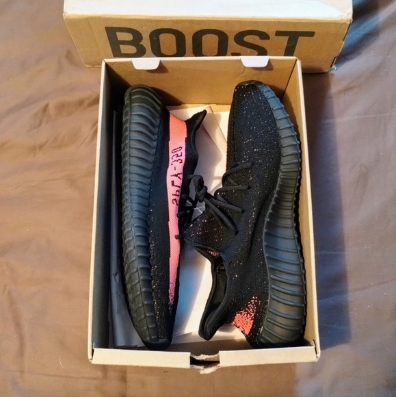Yeezy Adidas Boost 350 V2 in Core Black/Red - Picture 1 of 7